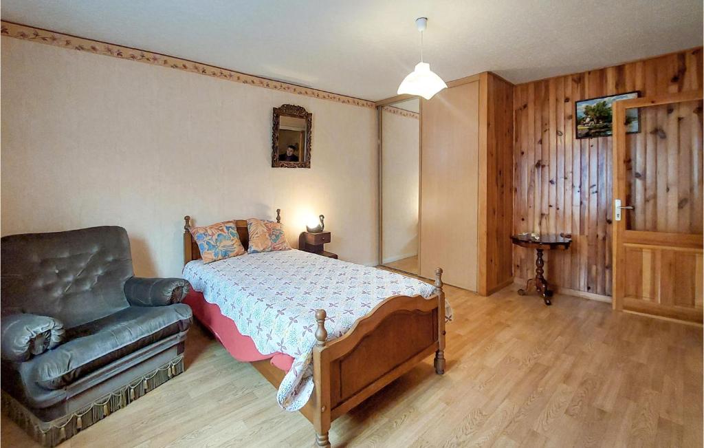 2 Bedroom Awesome Home In Bas-En-Basset 4