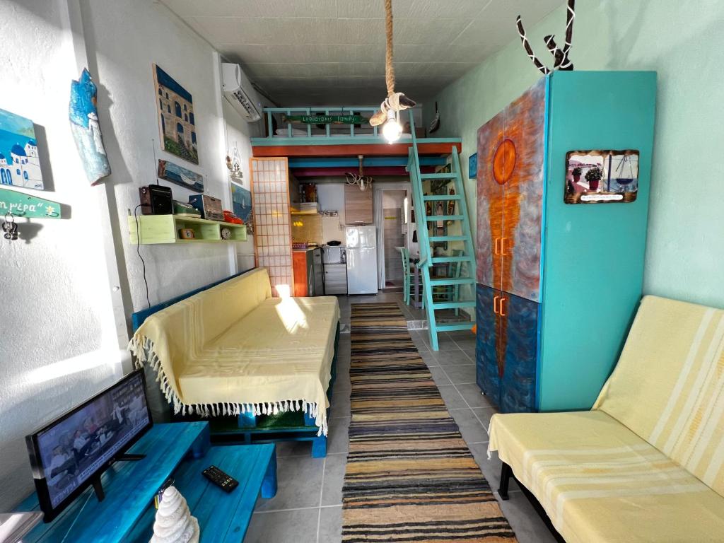 Fenia's Beachfront House 5