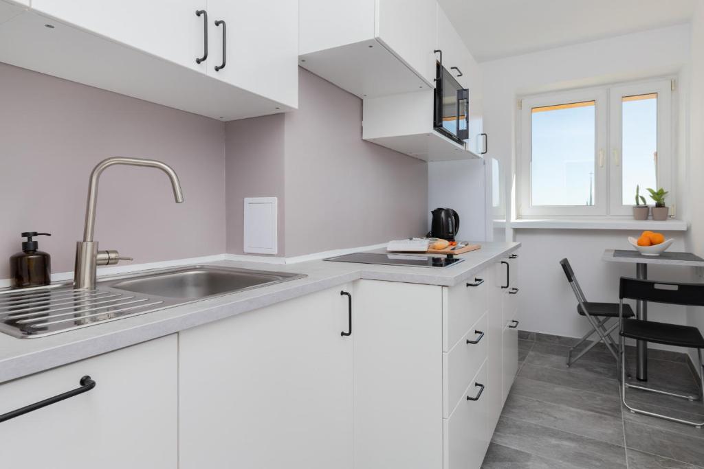 Family apartment with balcony Warszawska Gdynia by Noclegi Renters 6