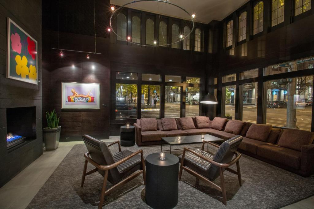 Hotel Max Image