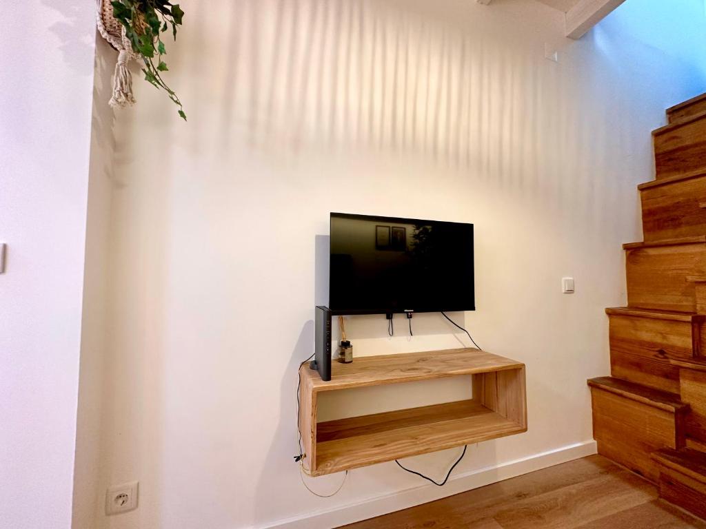 Estoril Tiny Home 5 Minutes From the Beach 5