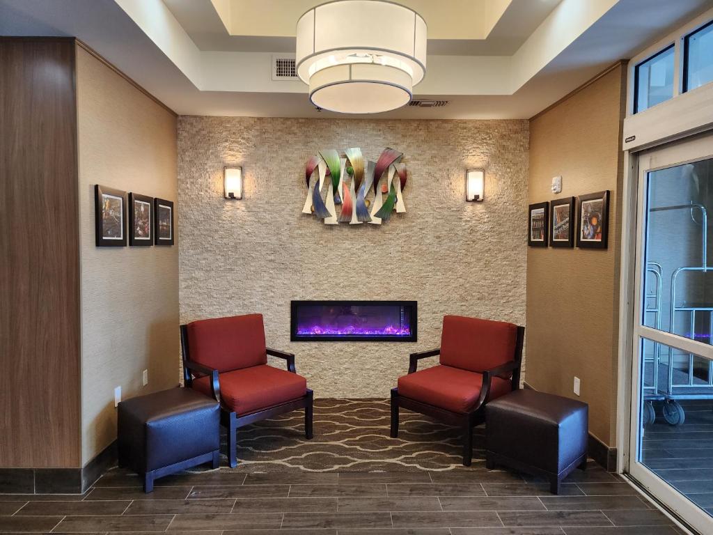 Comfort Suites New Orleans East Image