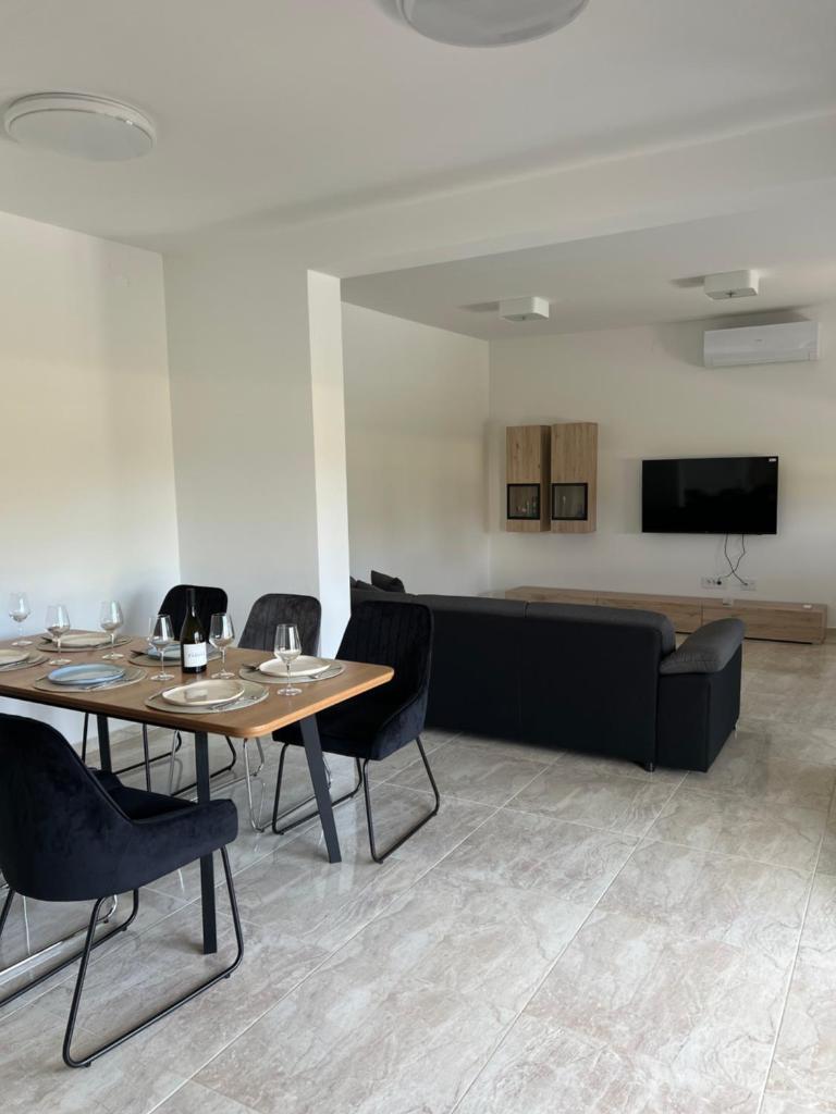 Modern Home Ula 5