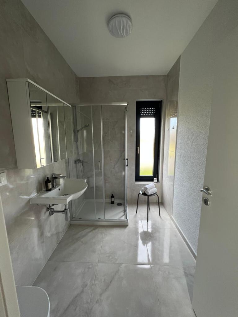 Modern Home Ula 8