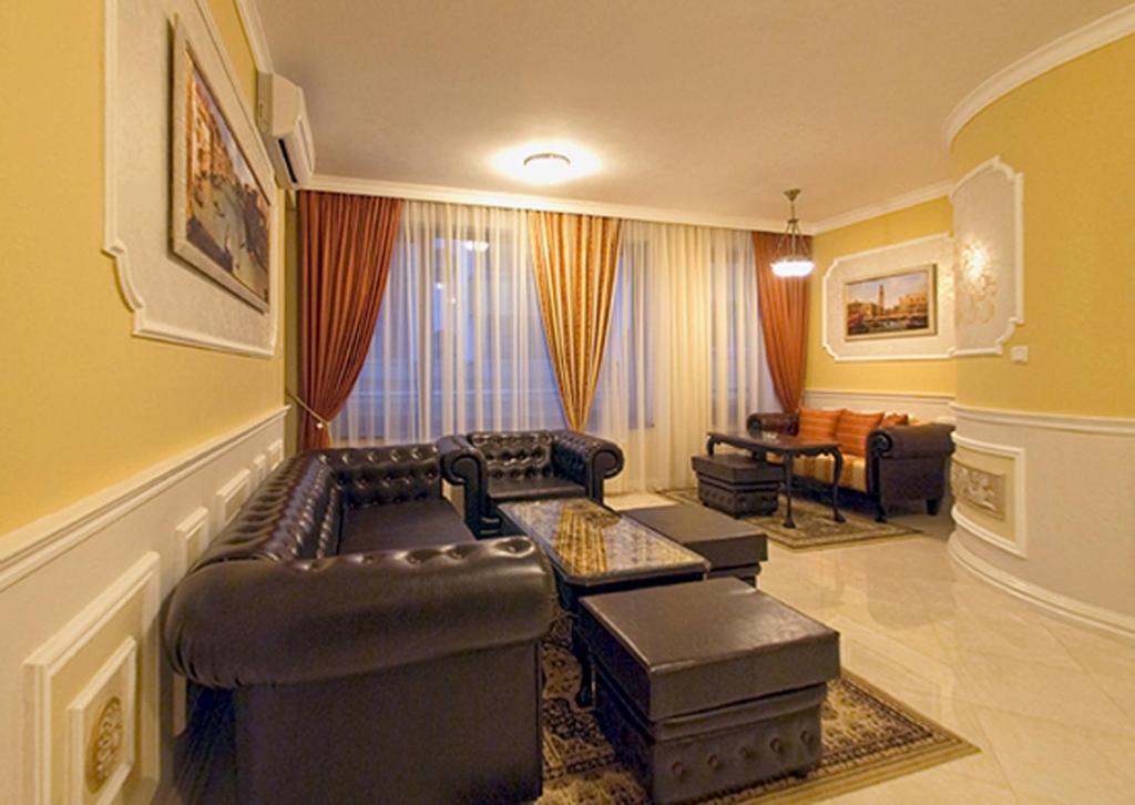 Venice Apartments 1