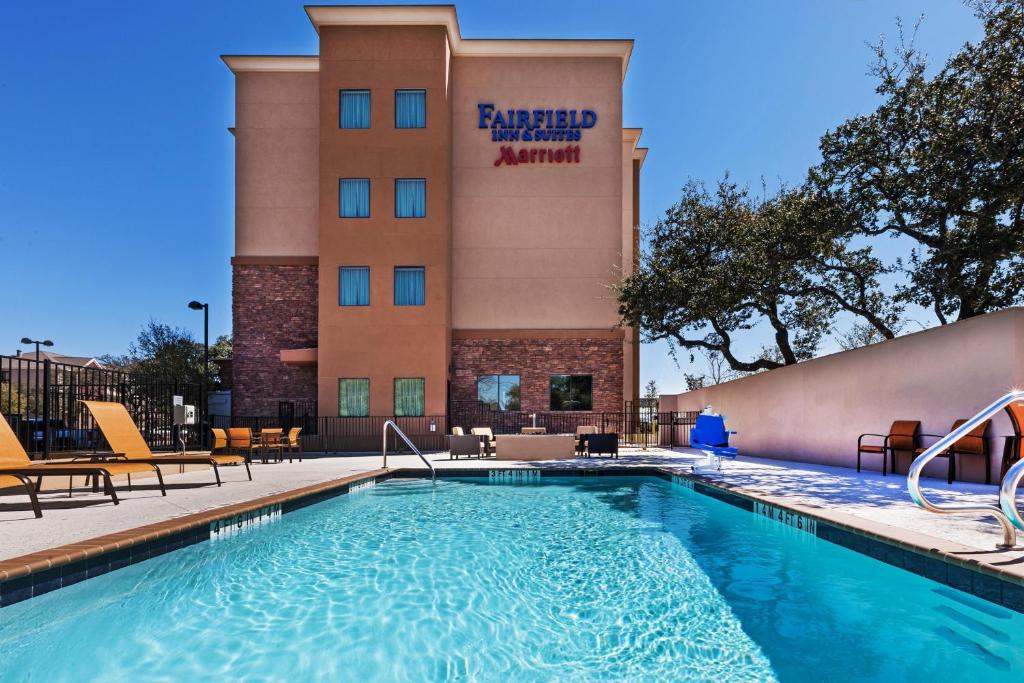 Fairfield Inn and Suites by Marriott Austin Northwest/Research Blvd Image