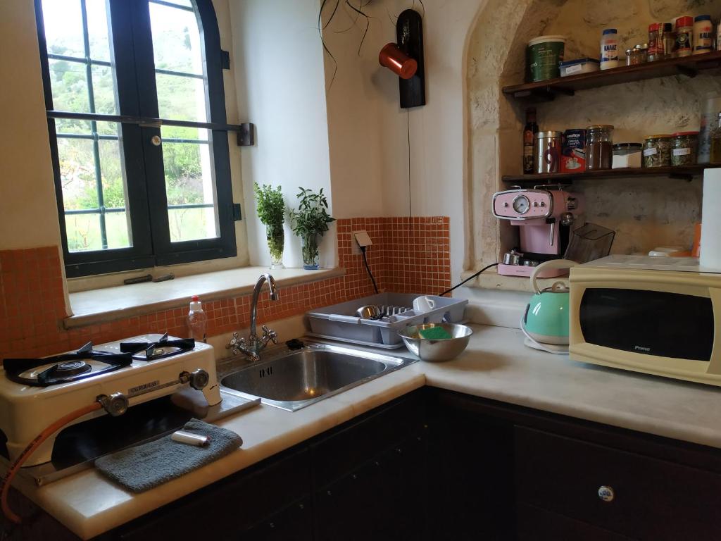 xenios Z rustic rural cottage 7