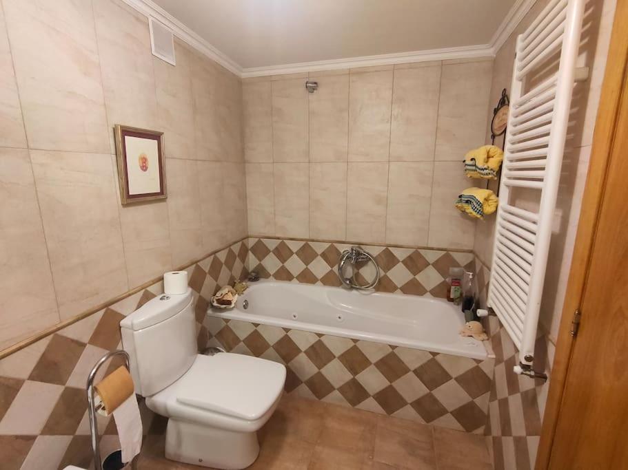 Casa Maitri- con piraguas junto a la ría 7