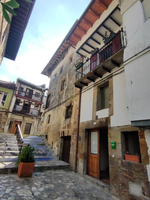Casa Maitri- con piraguas junto a la ría 5