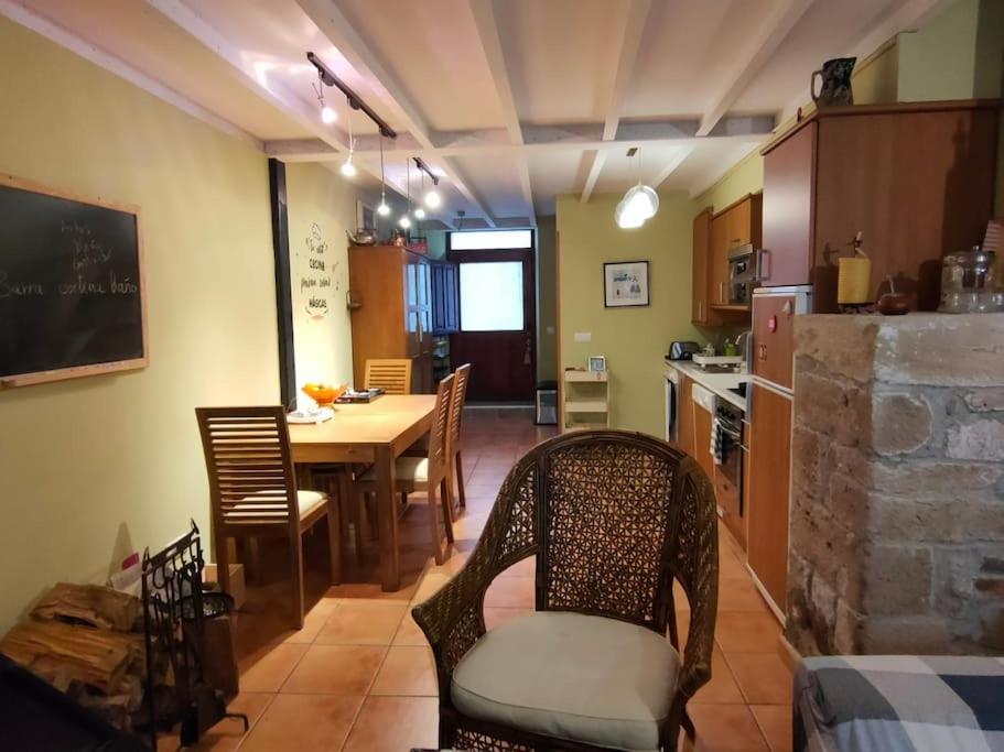 Casa Maitri- con piraguas junto a la ría 4
