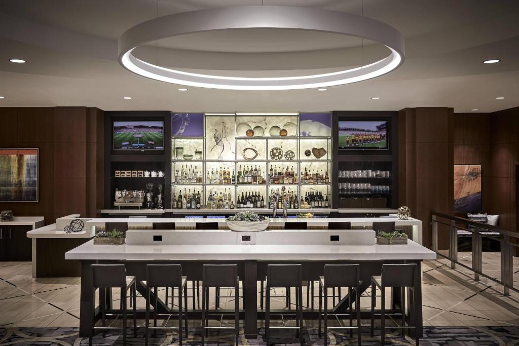 Seattle Marriott Waterfront Image