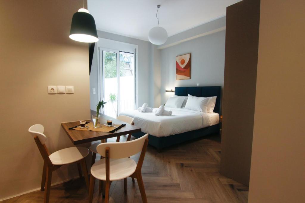 Patio Apartment near metro & Acropolis 2
