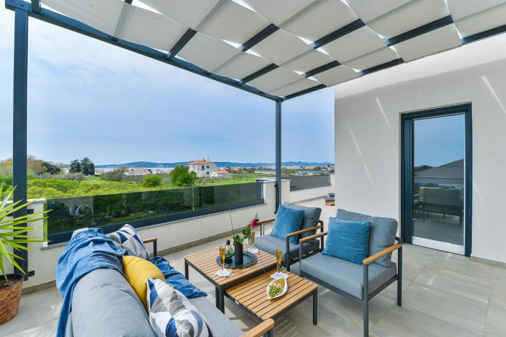 Luxury Villa JoMaNI with heated pool 7