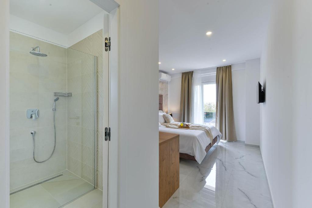 Luxury Villa JoMaNI with heated pool 3