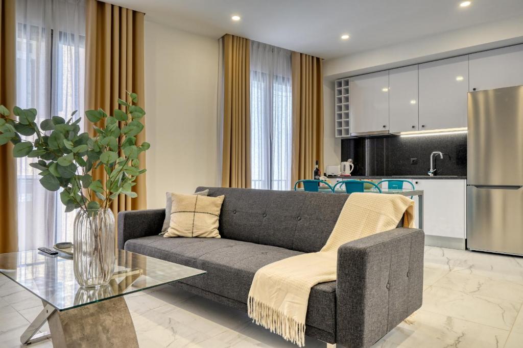 Beco Santa Emilia 2F, a Home in Madeira 4