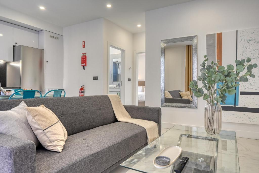 Beco Santa Emilia 2F, a Home in Madeira 5