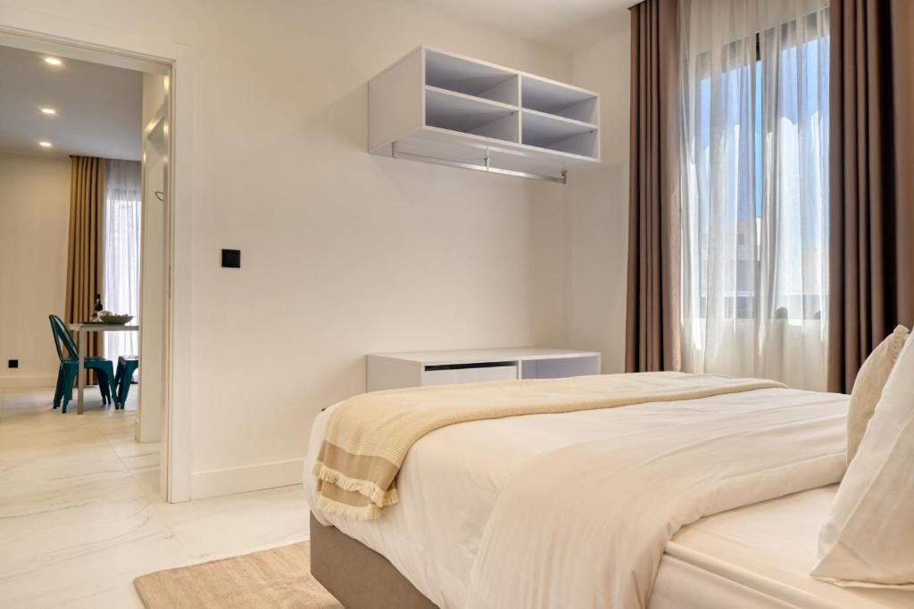 Beco Santa Emilia 2F, a Home in Madeira 2