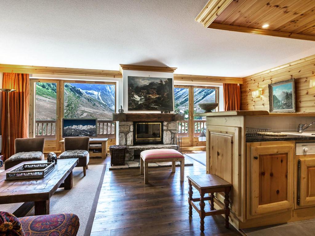 Appartement élégant aux pieds des pistes avec cheminée et WiFi - FR-1-694-213