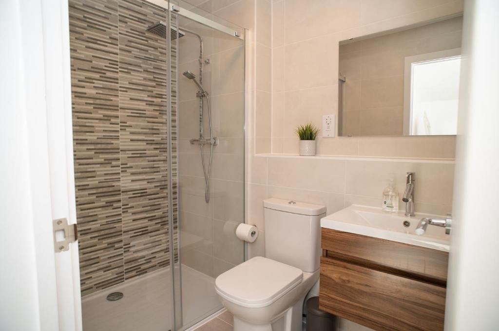 Walnut Flats-F3, 1-Bedroom with Stunning Garden View, AC, Parking, Netflix, WIFI - Close to Oxford, Bicester & Blenheim Palace 3