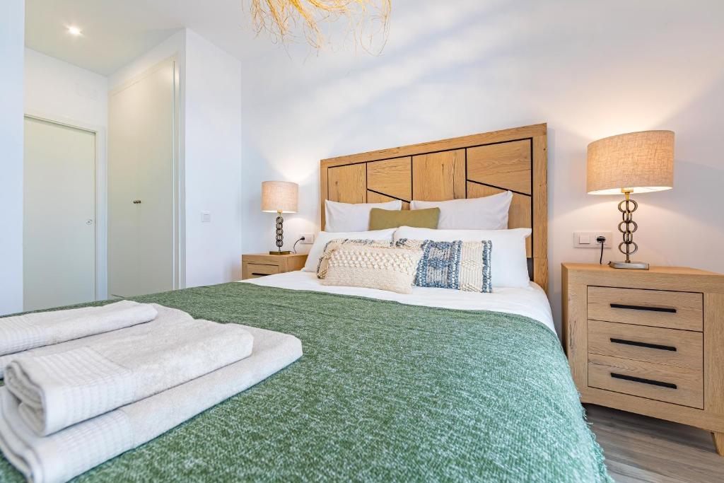 Large terrace, swimming pool, private garage and fiber 8