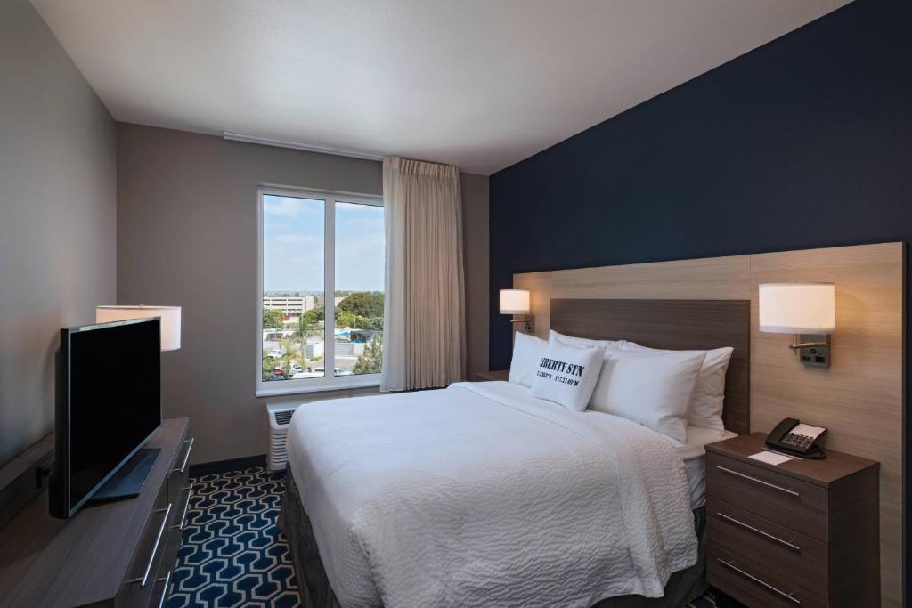 TownePlace Suites by Marriott San Diego Airport/Liberty Station Image