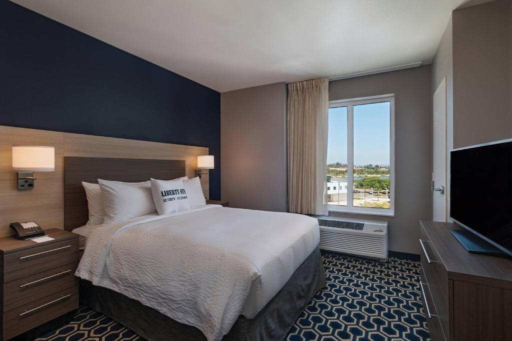 TownePlace Suites by Marriott San Diego Airport/Liberty Station Image