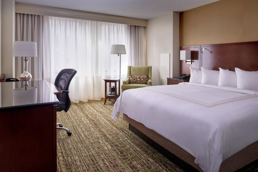 Cleveland Marriott Downtown at Key Tower Image