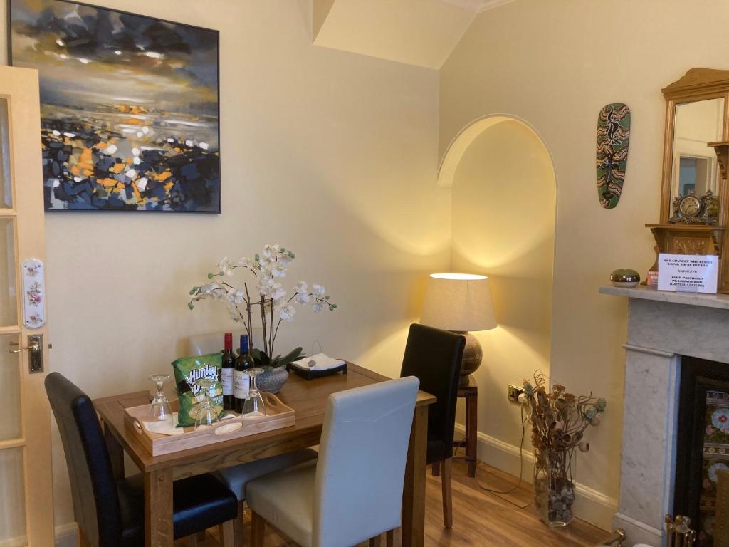 Mountroyal Victorian Self Catering Apartment 2 3