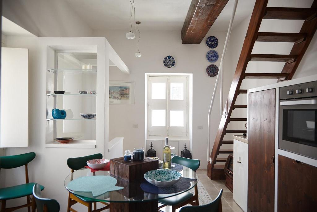RESIDENZA VICO MORO 4