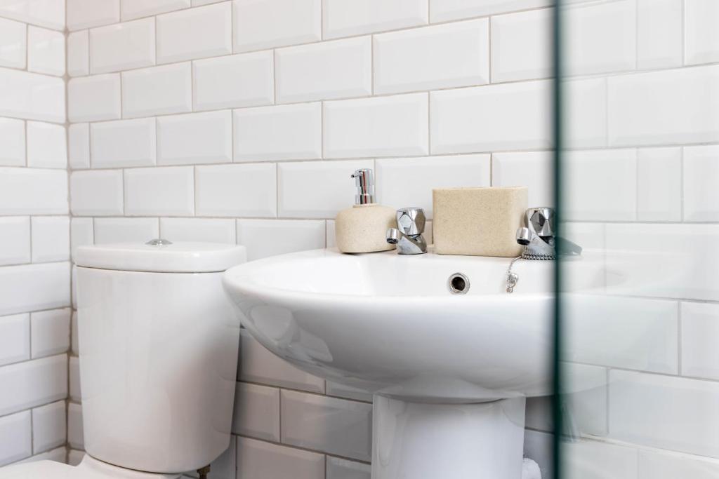 Toft House - Air Host & Stay - Free Parking - Contractor Friendly 3