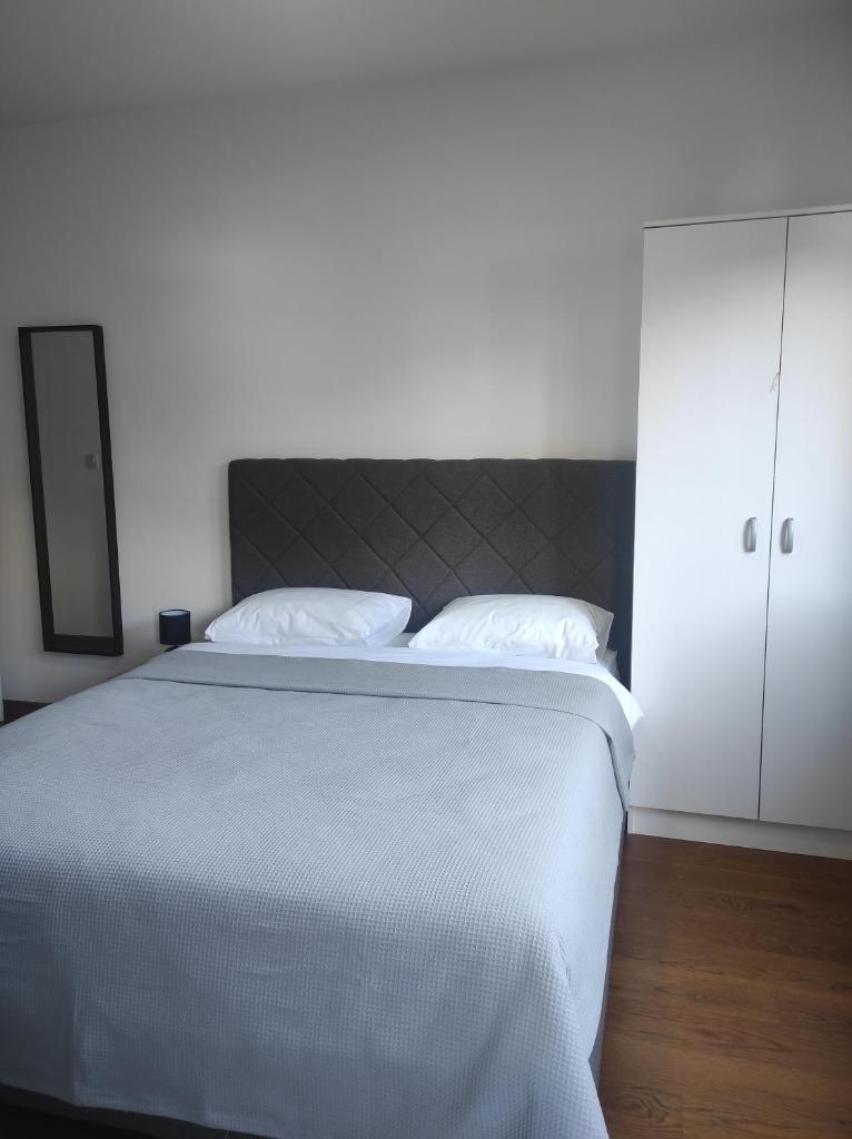 Cozy Studio K with Kitchen & WiFi in Heart of Podgorica 7