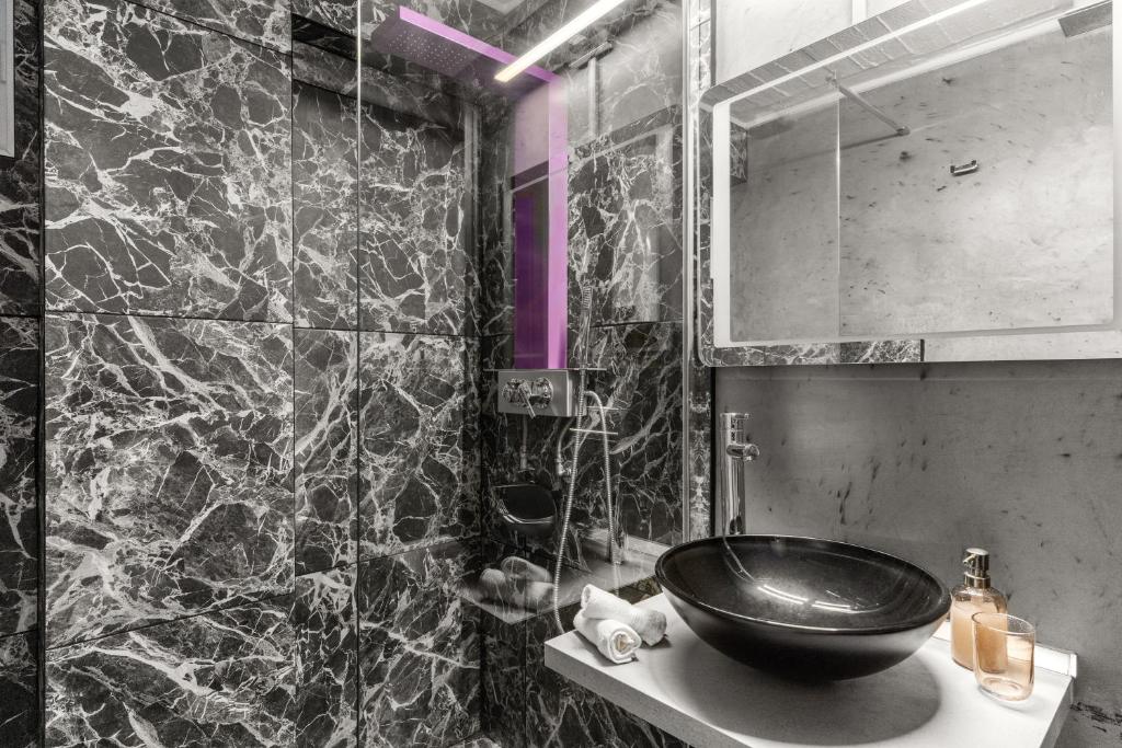 Luxe house in Glyfada with spa near metro station C8 8