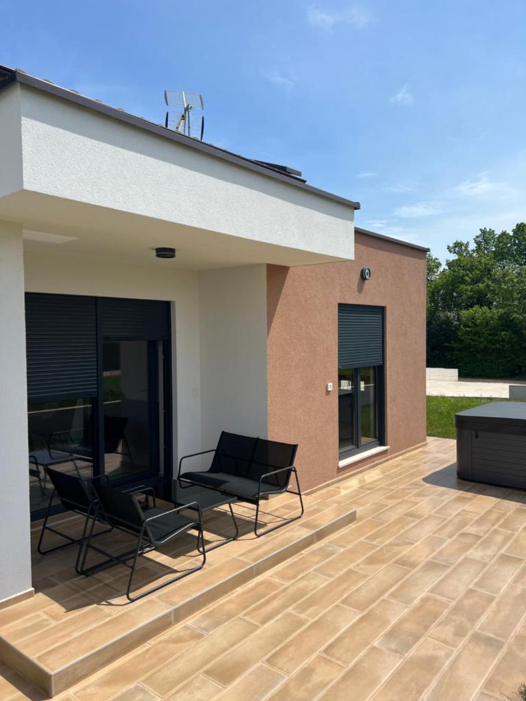 Modern Home Ula 6