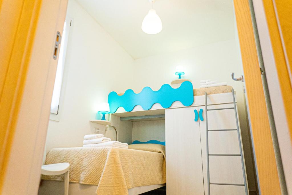 Photo de la galerie de l'établissement Villa Teresa Elegant & Relaxing Holiday Home with private hydro spa pool, à Torre Lapillo