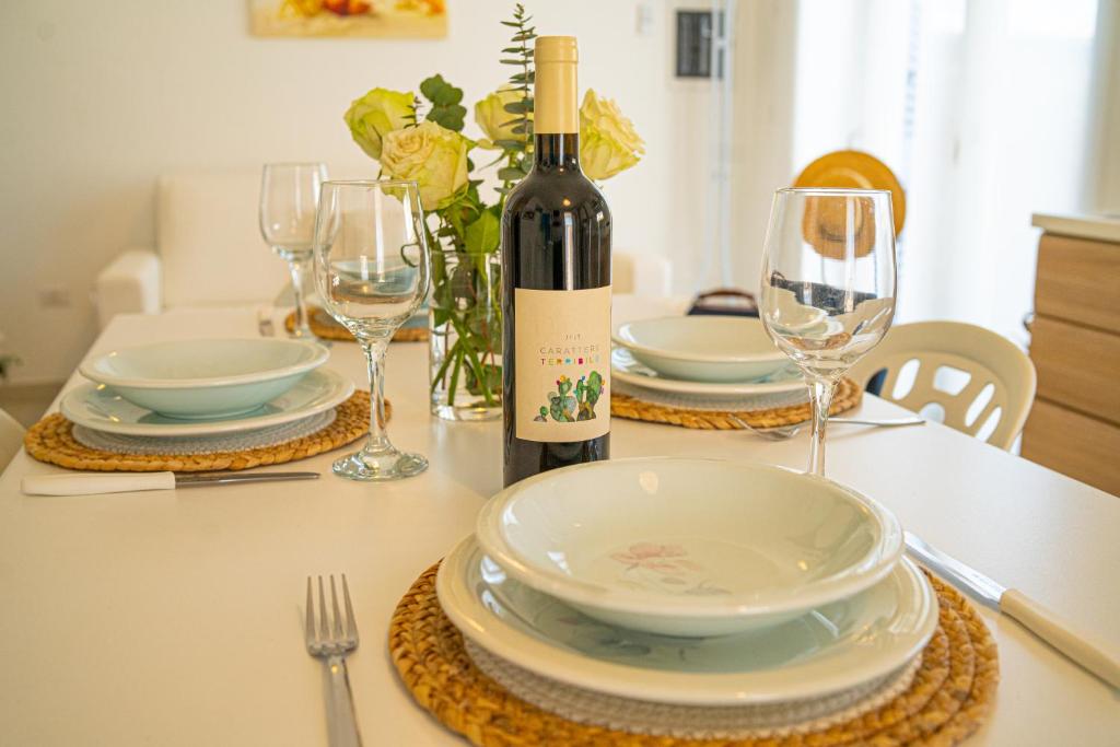 Photo de la galerie de l'établissement Villa Teresa Elegant & Relaxing Holiday Home with private hydro spa pool, à Torre Lapillo