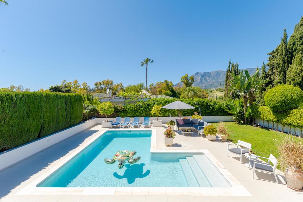 Modern villa with Heated Pool & BBQ Next to the Beach 5