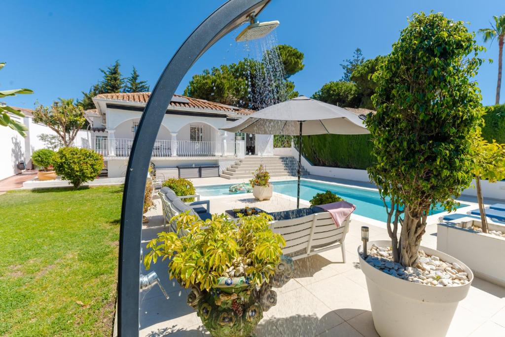 Modern villa with Heated Pool & BBQ Next to the Beach 7
