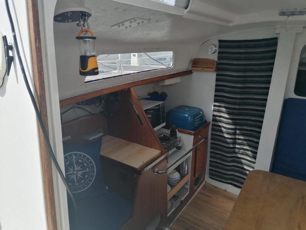 Photo de la galerie de l'établissement Voilier Hotel à quai Evasion V, à La Rochelle
