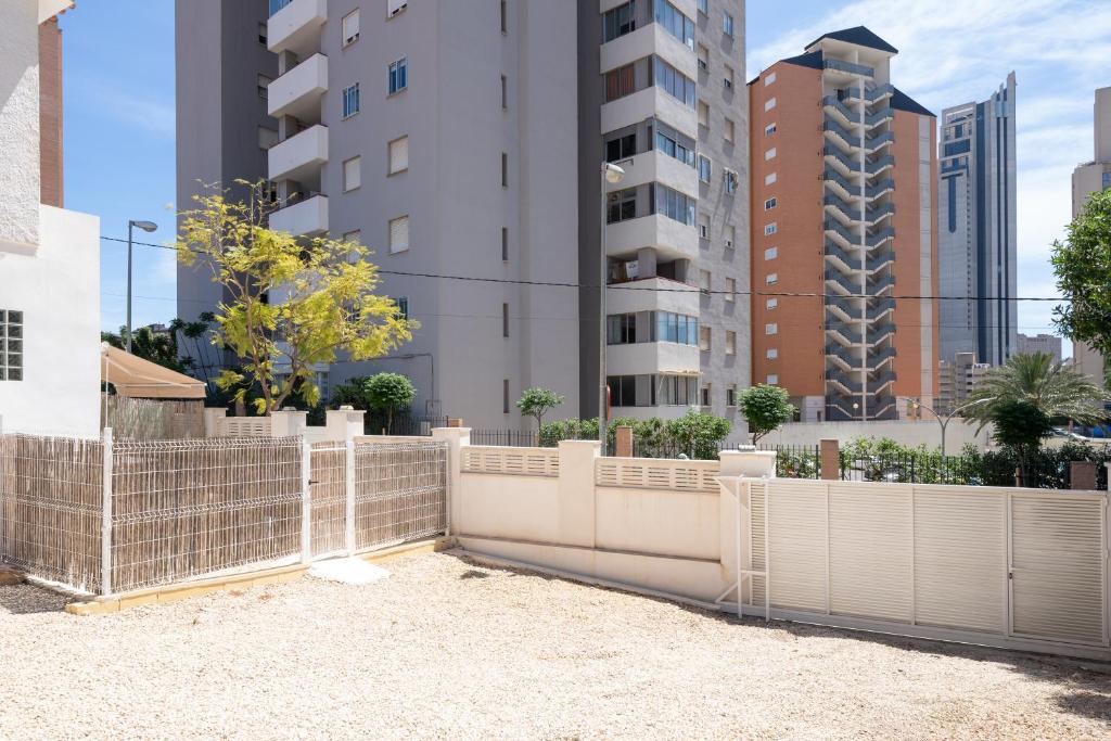 Casa MYA con terreno privado y parking compartido - a 800m de Playa Poniente 8