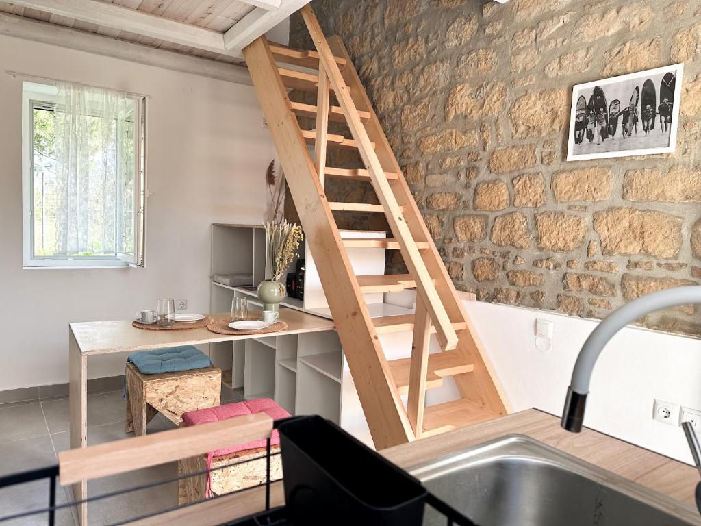 Surf-themed stone house at Kalliopi 2 8