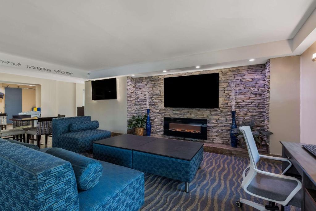 Quality Inn & Suites Airport Image