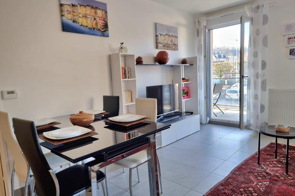 Chez Lou et Dan 4P apartment with balcony elevator and secure parking 1