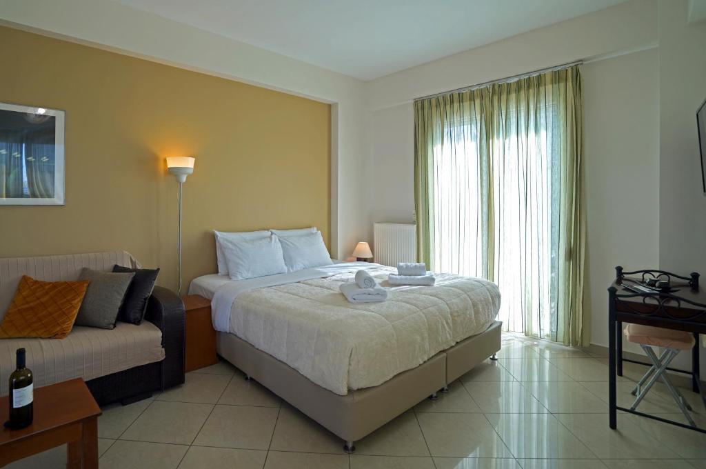 SEMIRAMIS SUITES with pool 8