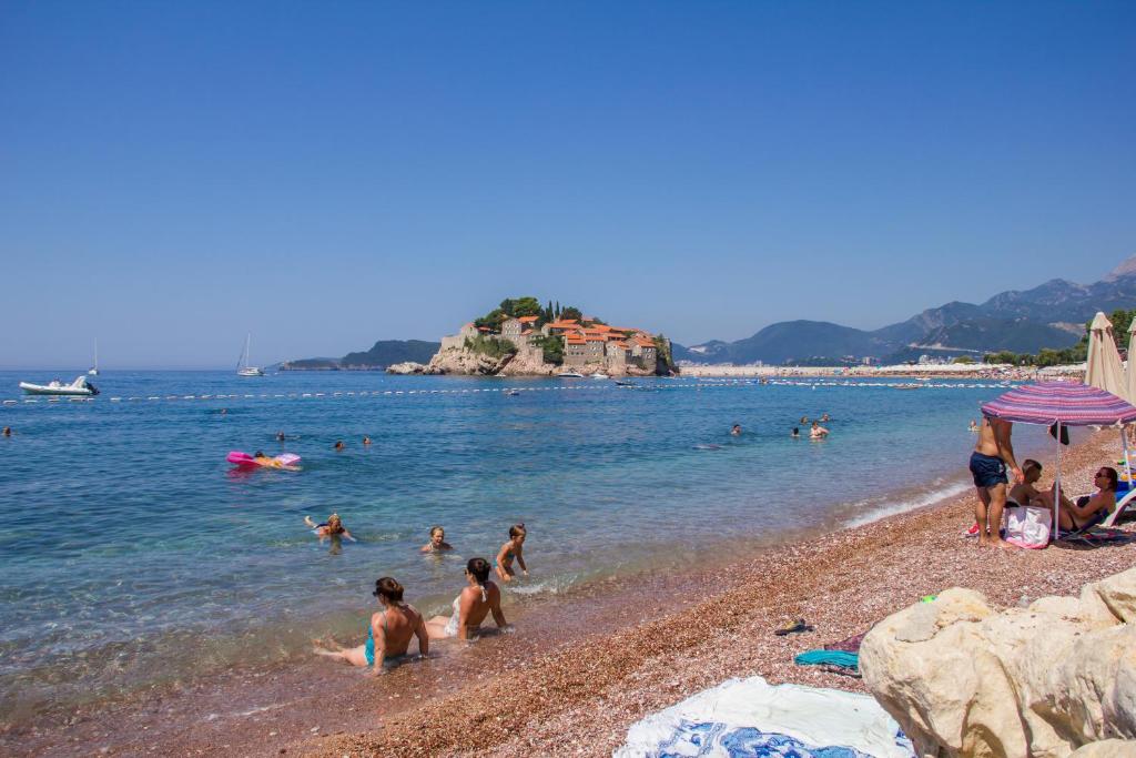 Montesan Luxury Apartments Beach Front 4