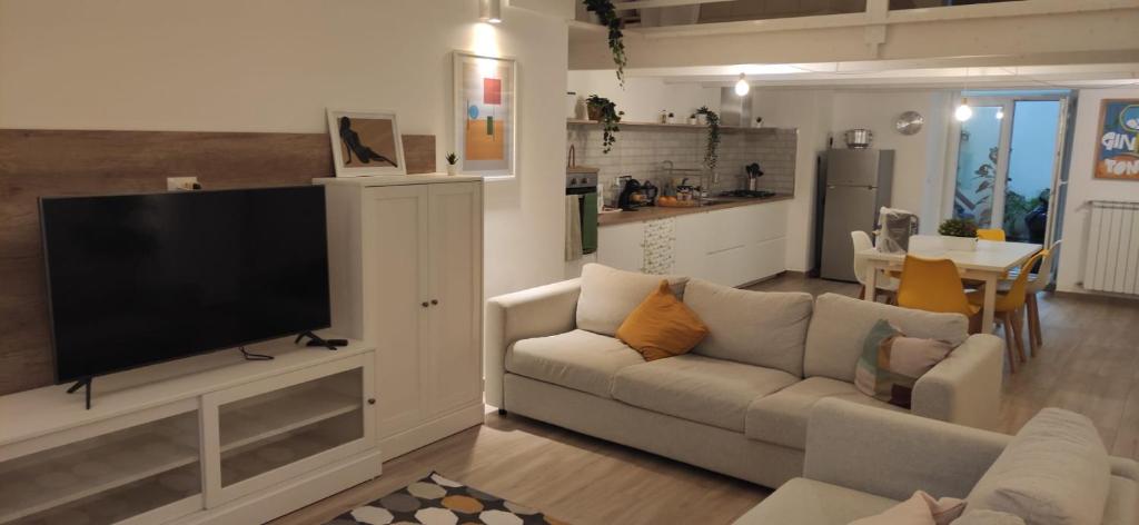 CaSaMaS Spacious 75m Apartment in Brindisi Historic Center Rated 9 5
