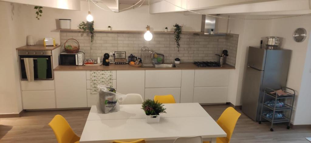CaSaMaS Spacious 75m Apartment in Brindisi Historic Center Rated 9 4