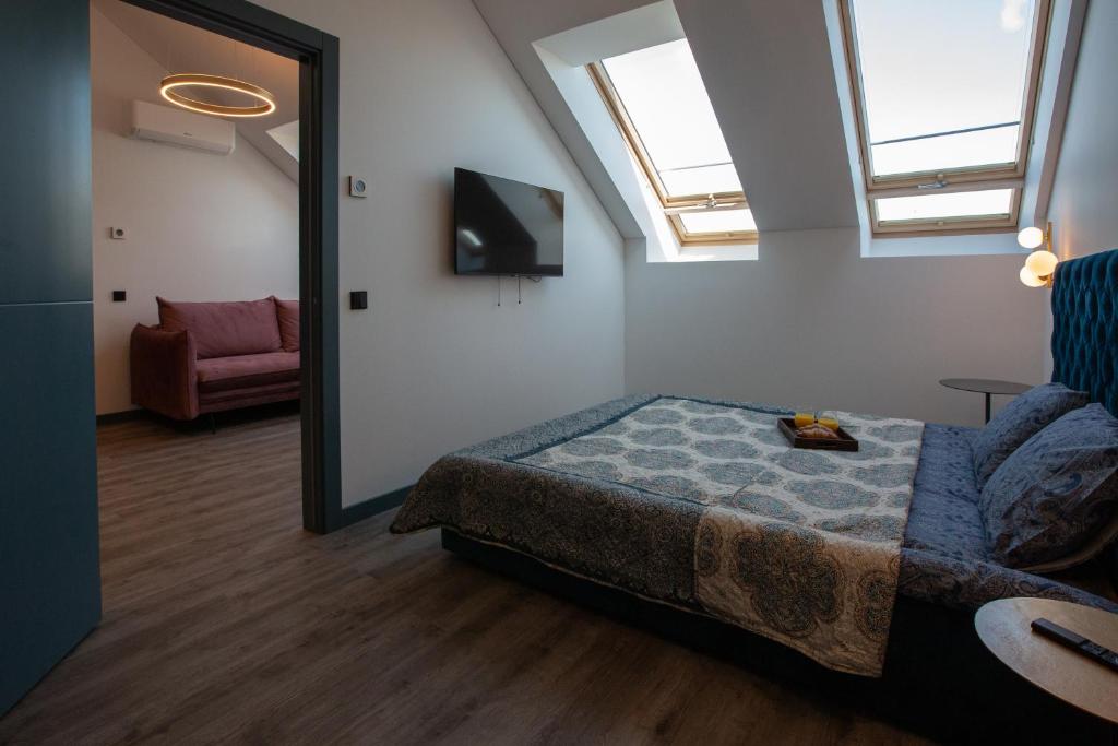 M8 Stylish One-Bedroom Apartment 7