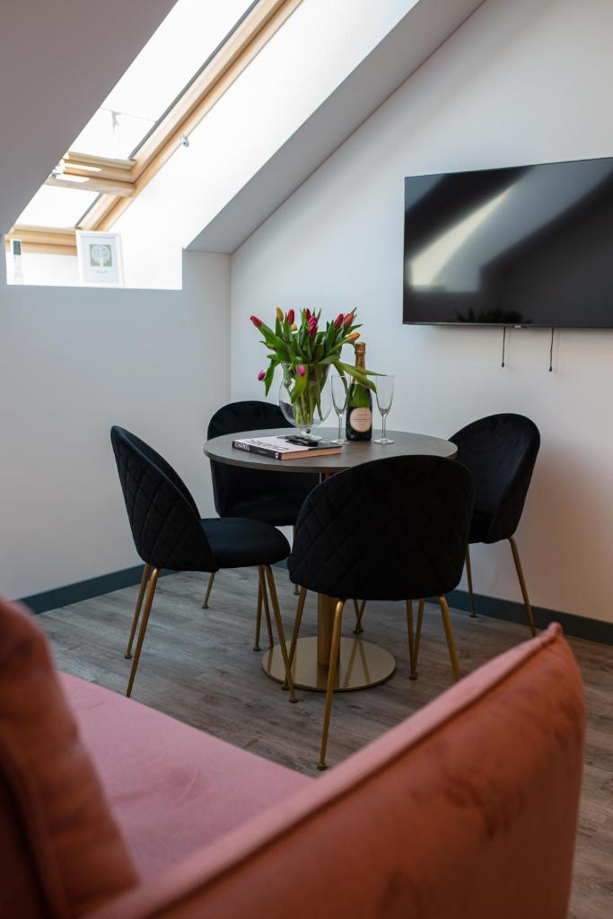 M8 Stylish One-Bedroom Apartment 5