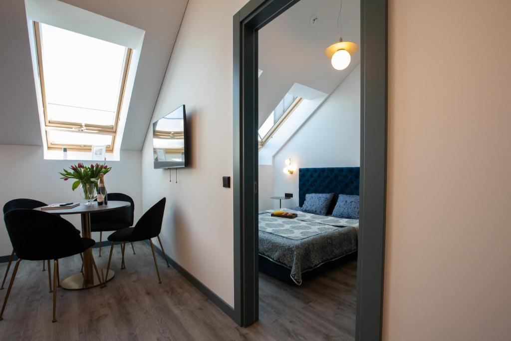 M8 Stylish One-Bedroom Apartment 2