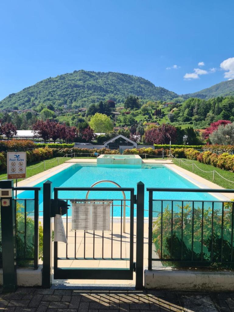 giardino e piscina apartment